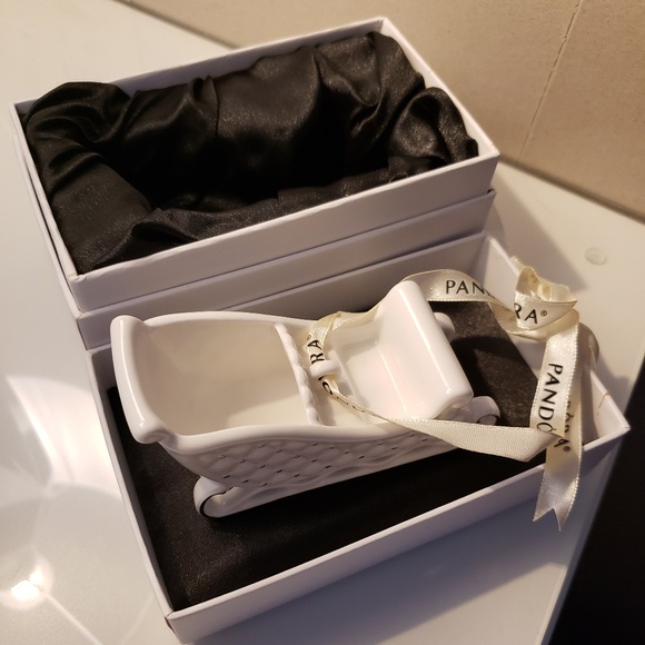 Pandora Sleigh Ornament - Picture 5 of 8